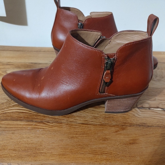 Vionic Leather Cecily Ankle Boots - Picture 9 of 15